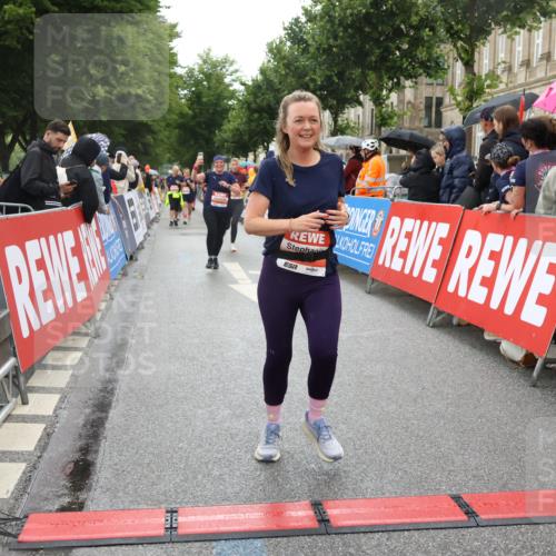 14.06.2026 - REWE Women's Run Strokosch-Dieckow http://msf.ph/oto/9775766 14.06.2026 11:06:58 Ziel 5347, 5510, 5534, 5542, 5627, 5677, 5723, 5816, 5856 meine-sportfotos.de