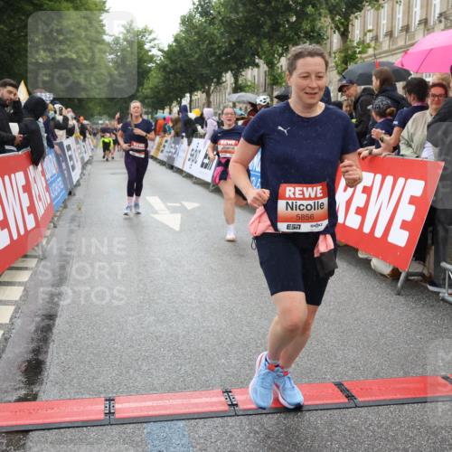 14.06.2026 - REWE Women's Run Strokosch-Dieckow http://msf.ph/oto/9775804 14.06.2026 11:06:55 Ziel 5288, 5347, 5395, 5534, 5535, 5542, 5627, 5723, 5816, 5856, 5956, 5958 meine-sportfotos.de