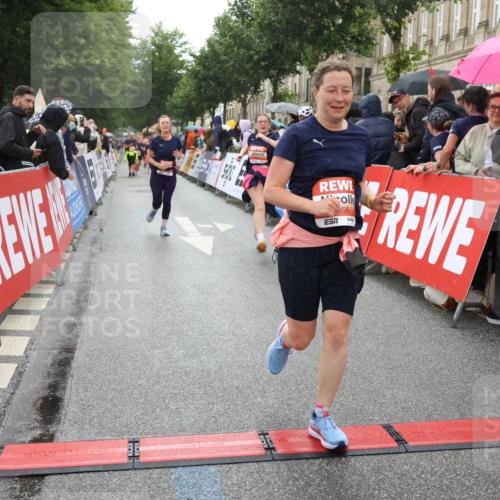 14.06.2026 - REWE Women's Run Strokosch-Dieckow http://msf.ph/oto/9775822 14.06.2026 11:06:55 Ziel 5288, 5347, 5395, 5534, 5535, 5542, 5627, 5723, 5816, 5856, 5956, 5958 meine-sportfotos.de
