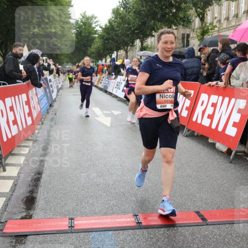 14.06.2026 - REWE Women's Run Strokosch-Dieckow http://msf.ph/oto/9775832 14.06.2026 11:06:55 Ziel 5288, 5347, 5395, 5534, 5535, 5542, 5627, 5723, 5816, 5856, 5956, 5958 meine-sportfotos.de