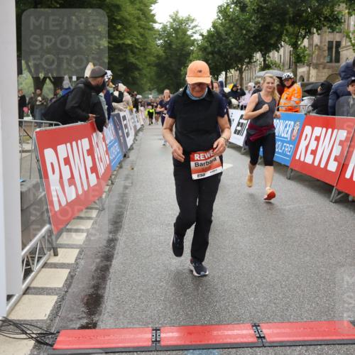 14.06.2026 - REWE Women's Run Strokosch-Dieckow http://msf.ph/oto/9775843 14.06.2026 11:06:53 Ziel 5288, 5347, 5395, 5436, 5535, 5542, 5627, 5723, 5816, 5856, 5956, 5958 meine-sportfotos.de