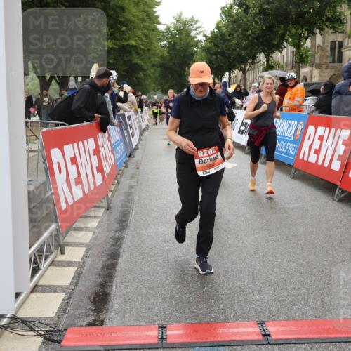 14.06.2026 - REWE Women's Run Strokosch-Dieckow http://msf.ph/oto/9775853 14.06.2026 11:06:53 Ziel 5288, 5347, 5395, 5436, 5535, 5542, 5627, 5723, 5816, 5856, 5956, 5958 meine-sportfotos.de