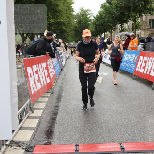 14.06.2026 - REWE Women's Run Strokosch-Dieckow http://msf.ph/oto/9775887 14.06.2026 11:06:53 Ziel 5288, 5347, 5395, 5436, 5535, 5542, 5627, 5723, 5816, 5856, 5956, 5958 meine-sportfotos.de
