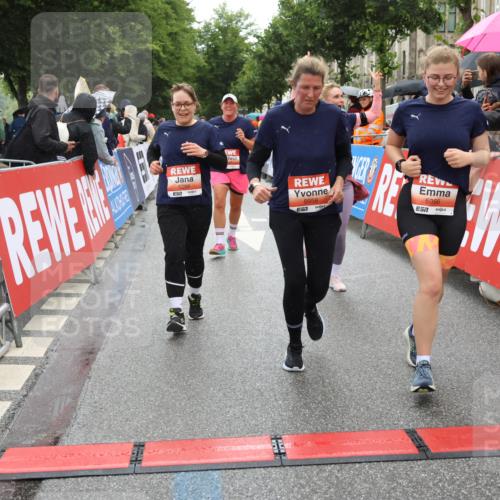 14.06.2026 - REWE Women's Run Strokosch-Dieckow http://msf.ph/oto/9775905 14.06.2026 11:06:49 Ziel 5288, 5347, 5395, 5436, 5535, 5605, 5722, 5723, 5775, 5956, 5958 meine-sportfotos.de