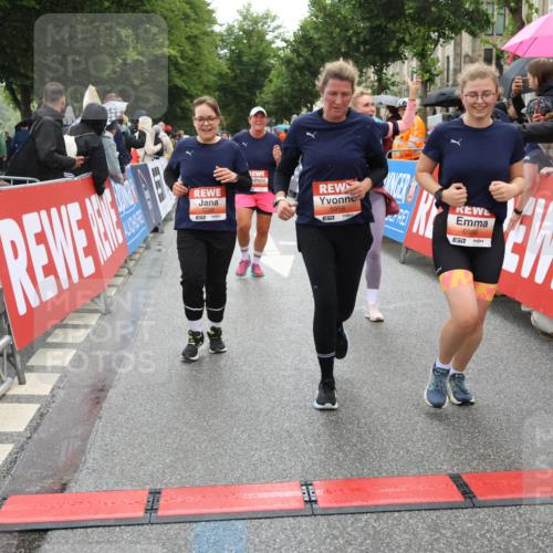 14.06.2026 - REWE Women's Run Strokosch-Dieckow http://msf.ph/oto/9775915 14.06.2026 11:06:49 Ziel 5288, 5347, 5395, 5436, 5535, 5605, 5722, 5723, 5775, 5956, 5958 meine-sportfotos.de