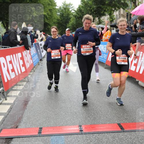 14.06.2026 - REWE Women's Run Strokosch-Dieckow http://msf.ph/oto/9775925 14.06.2026 11:06:48 Ziel 5084, 5288, 5347, 5395, 5436, 5535, 5605, 5722, 5775, 5956, 5958 meine-sportfotos.de