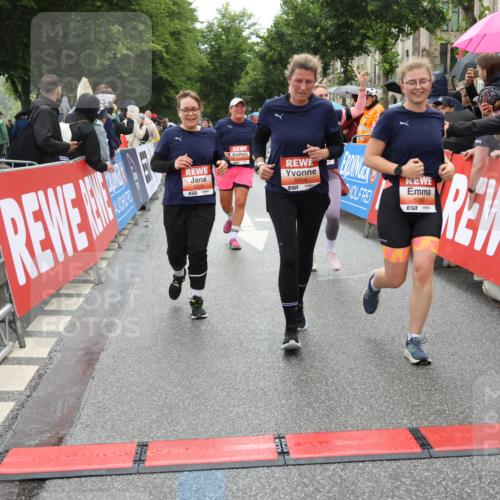 14.06.2026 - REWE Women's Run Strokosch-Dieckow http://msf.ph/oto/9775935 14.06.2026 11:06:48 Ziel 5084, 5288, 5347, 5395, 5436, 5535, 5605, 5722, 5775, 5956, 5958 meine-sportfotos.de