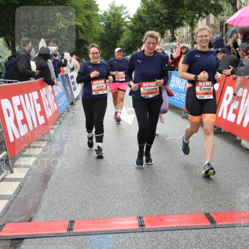 14.06.2026 - REWE Women's Run Strokosch-Dieckow http://msf.ph/oto/9775945 14.06.2026 11:06:48 Ziel 5084, 5288, 5347, 5395, 5436, 5535, 5605, 5722, 5775, 5956, 5958 meine-sportfotos.de