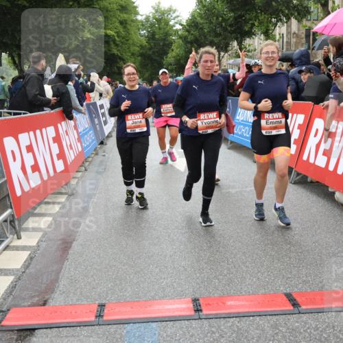 14.06.2026 - REWE Women's Run Strokosch-Dieckow http://msf.ph/oto/9775965 14.06.2026 11:06:48 Ziel 5084, 5288, 5347, 5395, 5436, 5535, 5605, 5722, 5775, 5956, 5958 meine-sportfotos.de