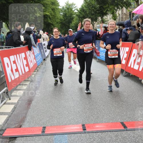 14.06.2026 - REWE Women's Run Strokosch-Dieckow http://msf.ph/oto/9775975 14.06.2026 11:06:48 Ziel 5084, 5288, 5347, 5395, 5436, 5535, 5605, 5722, 5775, 5956, 5958 meine-sportfotos.de