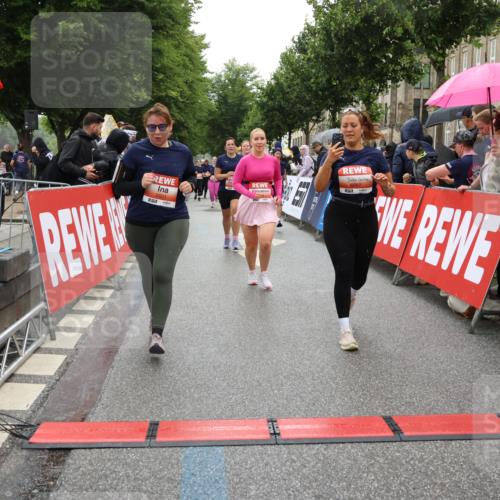 14.06.2026 - REWE Women's Run Strokosch-Dieckow http://msf.ph/oto/9776056 14.06.2026 11:06:39 Ziel 5071, 5084, 5134, 5222, 5283, 5441, 5480, 5491, 5501, 5574, 5605, 5722, 5775, 6024, 6067 meine-sportfotos.de