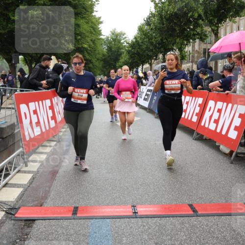 14.06.2026 - REWE Women's Run Strokosch-Dieckow http://msf.ph/oto/9776065 14.06.2026 11:06:39 Ziel 5071, 5084, 5134, 5222, 5283, 5441, 5480, 5491, 5501, 5574, 5605, 5722, 5775, 6024, 6067 meine-sportfotos.de