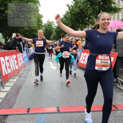 14.06.2026 - REWE Women's Run Strokosch-Dieckow http://msf.ph/oto/9776096 14.06.2026 11:06:30 Ziel 5075, 5076, 5134, 5222, 5283, 5382, 5541, 5829, 6024 meine-sportfotos.de