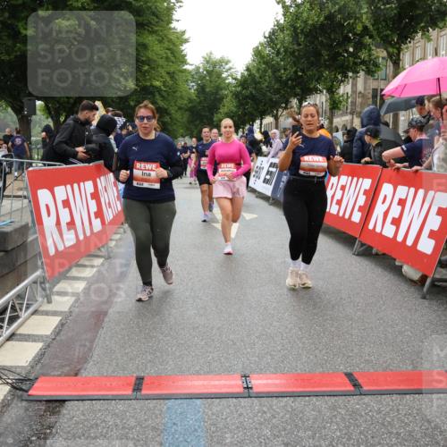 14.06.2026 - REWE Women's Run Strokosch-Dieckow http://msf.ph/oto/9776103 14.06.2026 11:06:38 Ziel 5071, 5084, 5134, 5222, 5283, 5441, 5480, 5491, 5501, 5574, 5605, 5722, 5775, 5829, 6024, 6067 meine-sportfotos.de
