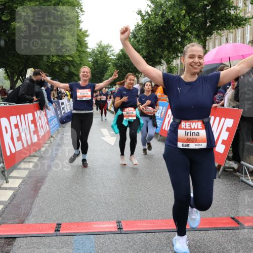 14.06.2026 - REWE Women's Run Strokosch-Dieckow http://msf.ph/oto/9776108 14.06.2026 11:06:30 Ziel 5075, 5076, 5134, 5222, 5283, 5382, 5541, 5829, 6024 meine-sportfotos.de