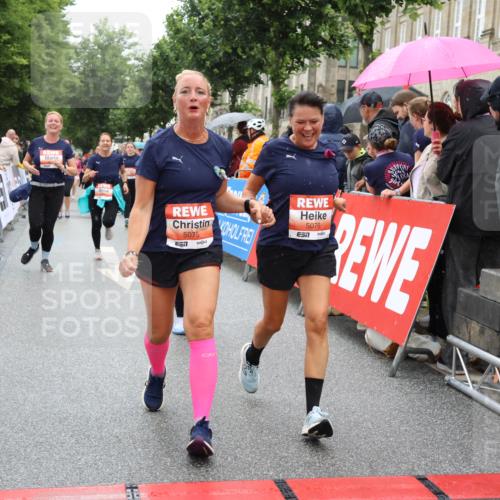 14.06.2026 - REWE Women's Run Strokosch-Dieckow http://msf.ph/oto/9776133 14.06.2026 11:06:29 Ziel 5075, 5076, 5134, 5283, 5382, 5541, 5829, 6024 meine-sportfotos.de