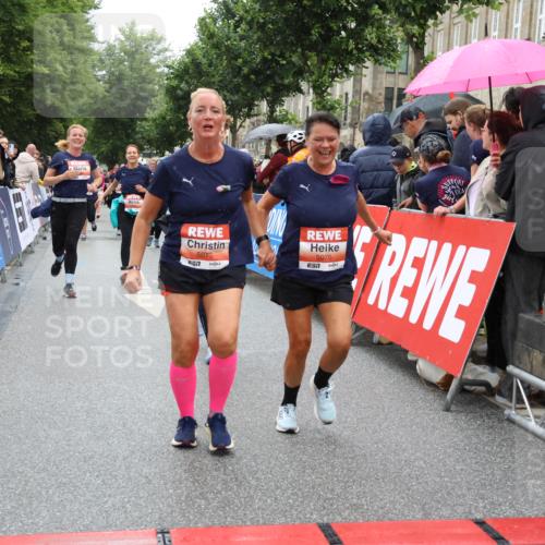 14.06.2026 - REWE Women's Run Strokosch-Dieckow http://msf.ph/oto/9776144 14.06.2026 11:06:29 Ziel 5075, 5076, 5134, 5283, 5382, 5541, 5829, 6024 meine-sportfotos.de