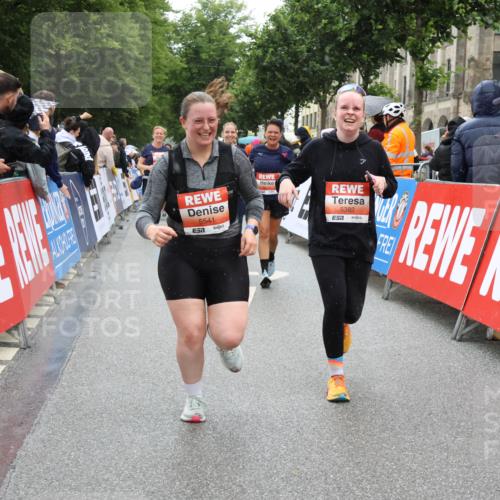 14.06.2026 - REWE Women's Run Strokosch-Dieckow http://msf.ph/oto/9776156 14.06.2026 11:06:27 Ziel 5075, 5076, 5283, 5382, 5541, 5829, 5844, 6024 meine-sportfotos.de
