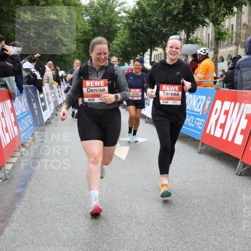 14.06.2026 - REWE Women's Run Strokosch-Dieckow http://msf.ph/oto/9776165 14.06.2026 11:06:26 Ziel 5075, 5076, 5382, 5541, 5829, 5844, 5960 meine-sportfotos.de