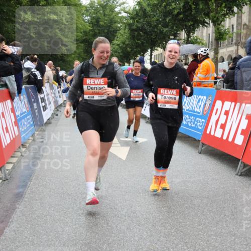 14.06.2026 - REWE Women's Run Strokosch-Dieckow http://msf.ph/oto/9776171 14.06.2026 11:06:26 Ziel 5075, 5076, 5382, 5541, 5829, 5844, 5960 meine-sportfotos.de