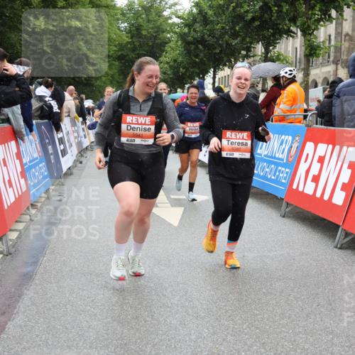 14.06.2026 - REWE Women's Run Strokosch-Dieckow http://msf.ph/oto/9776176 14.06.2026 11:06:26 Ziel 5075, 5076, 5382, 5541, 5829, 5844, 5960 meine-sportfotos.de
