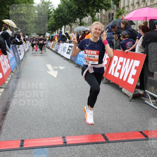 14.06.2026 - REWE Women's Run Strokosch-Dieckow http://msf.ph/oto/9776184 14.06.2026 11:06:20 Ziel 5130, 5727, 5757, 5794, 5799, 5844, 5960, 6026 meine-sportfotos.de