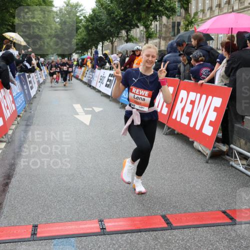 14.06.2026 - REWE Women's Run Strokosch-Dieckow http://msf.ph/oto/9776189 14.06.2026 11:06:20 Ziel 5130, 5727, 5757, 5794, 5799, 5844, 5960, 6026 meine-sportfotos.de