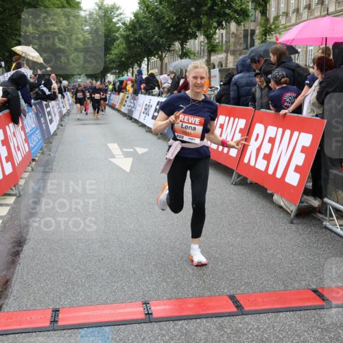 14.06.2026 - REWE Women's Run Strokosch-Dieckow http://msf.ph/oto/9776201 14.06.2026 11:06:20 Ziel 5130, 5727, 5757, 5794, 5799, 5844, 5960, 6026 meine-sportfotos.de