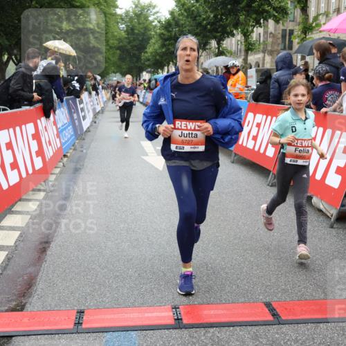 14.06.2026 - REWE Women's Run Strokosch-Dieckow http://msf.ph/oto/9776206 14.06.2026 11:06:17 Ziel 5130, 5727, 5757, 5794, 5799, 5805, 5844, 5960, 6026 meine-sportfotos.de