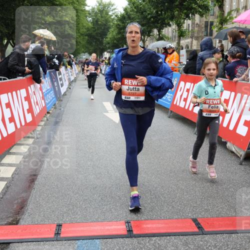 14.06.2026 - REWE Women's Run Strokosch-Dieckow http://msf.ph/oto/9776212 14.06.2026 11:06:17 Ziel 5130, 5727, 5757, 5794, 5799, 5805, 5844, 5960, 6026 meine-sportfotos.de