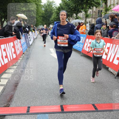 14.06.2026 - REWE Women's Run Strokosch-Dieckow http://msf.ph/oto/9776218 14.06.2026 11:06:17 Ziel 5130, 5727, 5757, 5794, 5799, 5805, 5844, 5960, 6026 meine-sportfotos.de
