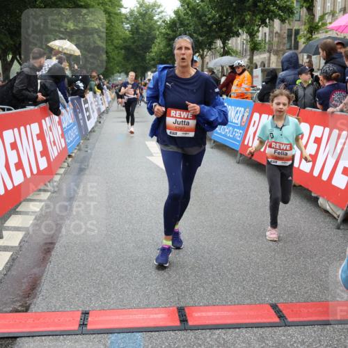 14.06.2026 - REWE Women's Run Strokosch-Dieckow http://msf.ph/oto/9776225 14.06.2026 11:06:17 Ziel 5130, 5727, 5757, 5794, 5799, 5805, 5844, 5960, 6026 meine-sportfotos.de