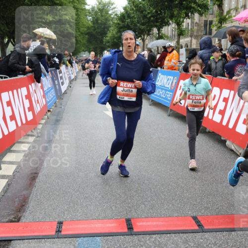 14.06.2026 - REWE Women's Run Strokosch-Dieckow http://msf.ph/oto/9776230 14.06.2026 11:06:17 Ziel 5130, 5727, 5757, 5794, 5799, 5805, 5844, 5960, 6026 meine-sportfotos.de
