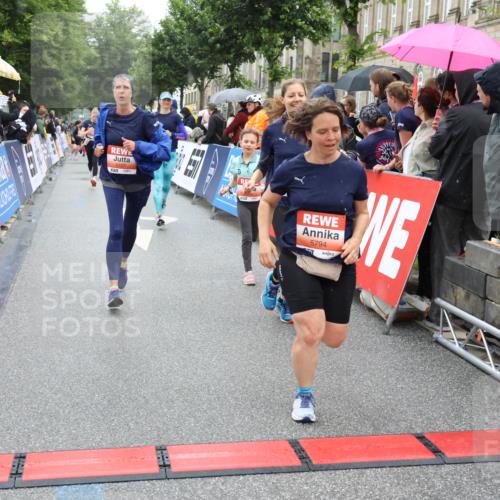 14.06.2026 - REWE Women's Run Strokosch-Dieckow http://msf.ph/oto/9776241 14.06.2026 11:06:16 Ziel 5130, 5705, 5727, 5757, 5794, 5799, 5805, 5844, 5960, 6026 meine-sportfotos.de