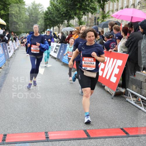 14.06.2026 - REWE Women's Run Strokosch-Dieckow http://msf.ph/oto/9776248 14.06.2026 11:06:16 Ziel 5130, 5705, 5727, 5757, 5794, 5799, 5805, 5844, 5960, 6026 meine-sportfotos.de