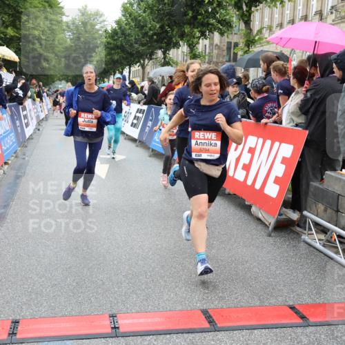 14.06.2026 - REWE Women's Run Strokosch-Dieckow http://msf.ph/oto/9776253 14.06.2026 11:06:16 Ziel 5130, 5705, 5727, 5757, 5794, 5799, 5805, 5844, 5960, 6026 meine-sportfotos.de