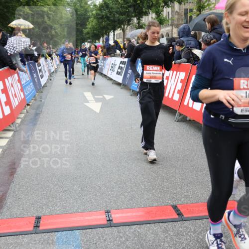 14.06.2026 - REWE Women's Run Strokosch-Dieckow http://msf.ph/oto/9776259 14.06.2026 11:06:13 Ziel 5130, 5227, 5580, 5699, 5705, 5727, 5757, 5794, 5799, 5805, 5903, 6026 meine-sportfotos.de