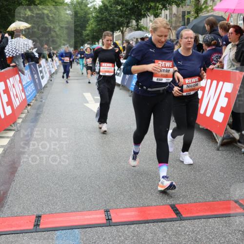 14.06.2026 - REWE Women's Run Strokosch-Dieckow http://msf.ph/oto/9776282 14.06.2026 11:06:12 Ziel 5130, 5227, 5580, 5699, 5705, 5757, 5805, 5903, 6026 meine-sportfotos.de