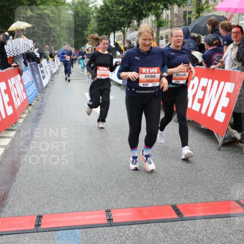 14.06.2026 - REWE Women's Run Strokosch-Dieckow http://msf.ph/oto/9776293 14.06.2026 11:06:12 Ziel 5130, 5227, 5580, 5699, 5705, 5757, 5805, 5903, 6026 meine-sportfotos.de