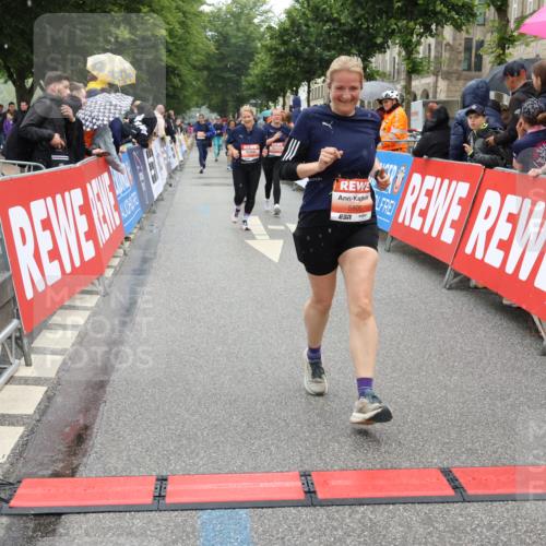 14.06.2026 - REWE Women's Run Strokosch-Dieckow http://msf.ph/oto/9776299 14.06.2026 11:06:10 Ziel 5072, 5130, 5221, 5227, 5378, 5580, 5699, 5705, 5710, 5757, 5805, 5903, 6026 meine-sportfotos.de