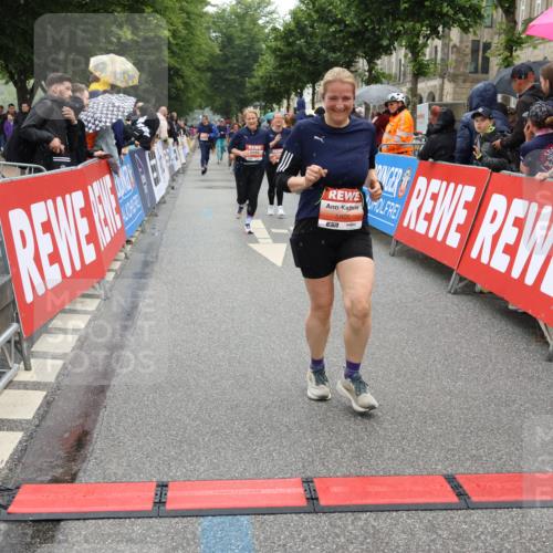 14.06.2026 - REWE Women's Run Strokosch-Dieckow http://msf.ph/oto/9776304 14.06.2026 11:06:10 Ziel 5072, 5130, 5221, 5227, 5378, 5580, 5699, 5705, 5710, 5757, 5805, 5903, 6026 meine-sportfotos.de