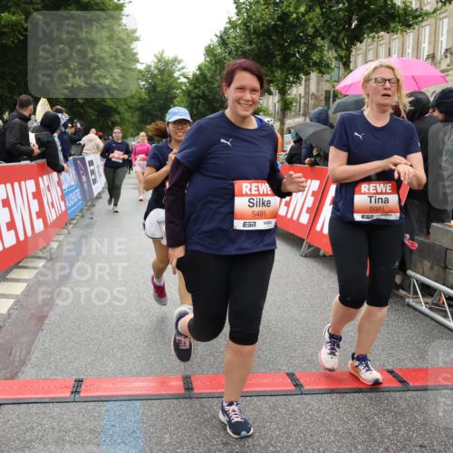 14.06.2026 - REWE Women's Run Strokosch-Dieckow http://msf.ph/oto/9776306 14.06.2026 11:06:35 Ziel 5071, 5075, 5076, 5134, 5222, 5283, 5382, 5441, 5480, 5491, 5501, 5541, 5574, 5829, 6024, 6067 meine-sportfotos.de