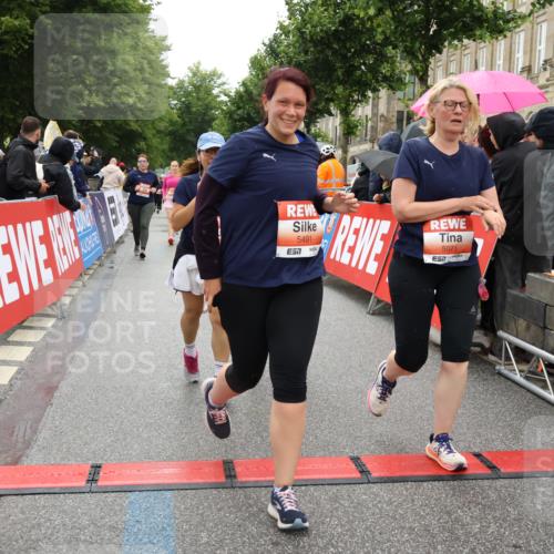 14.06.2026 - REWE Women's Run Strokosch-Dieckow http://msf.ph/oto/9776348 14.06.2026 11:06:35 Ziel 5071, 5075, 5076, 5134, 5222, 5283, 5382, 5441, 5480, 5491, 5501, 5541, 5574, 5829, 6024, 6067 meine-sportfotos.de