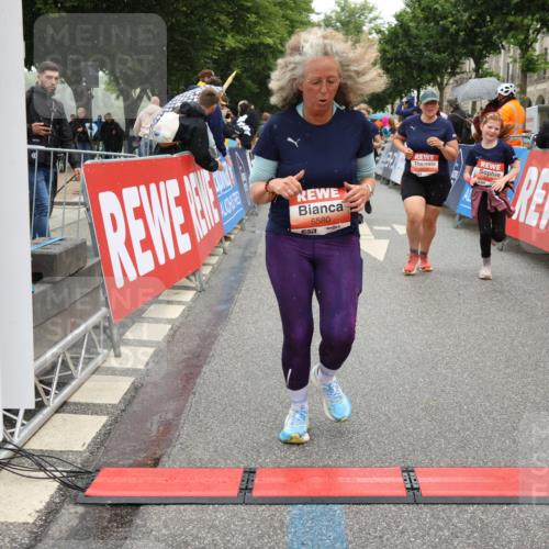 14.06.2026 - REWE Women's Run Strokosch-Dieckow http://msf.ph/oto/9776362 14.06.2026 11:06:05 Ziel 5072, 5149, 5200, 5221, 5227, 5354, 5378, 5580, 5699, 5705, 5710, 5881, 5903, 5923 meine-sportfotos.de