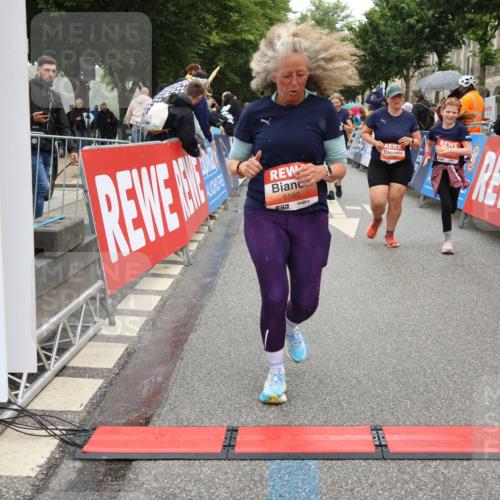 14.06.2026 - REWE Women's Run Strokosch-Dieckow http://msf.ph/oto/9776367 14.06.2026 11:06:05 Ziel 5072, 5149, 5200, 5221, 5227, 5354, 5378, 5580, 5699, 5705, 5710, 5881, 5903, 5923 meine-sportfotos.de