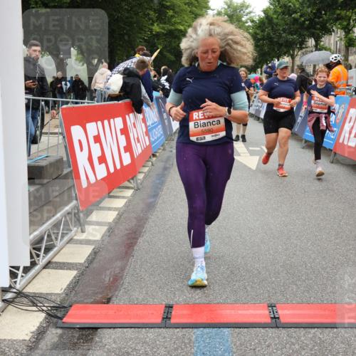 14.06.2026 - REWE Women's Run Strokosch-Dieckow http://msf.ph/oto/9776373 14.06.2026 11:06:05 Ziel 5072, 5149, 5200, 5221, 5227, 5354, 5378, 5580, 5699, 5705, 5710, 5881, 5903, 5923 meine-sportfotos.de