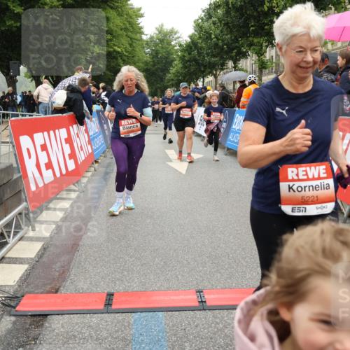 14.06.2026 - REWE Women's Run Strokosch-Dieckow http://msf.ph/oto/9776378 14.06.2026 11:06:04 Ziel 5072, 5149, 5200, 5221, 5227, 5354, 5378, 5517, 5580, 5699, 5705, 5710, 5881, 5887, 5903, 5923 meine-sportfotos.de