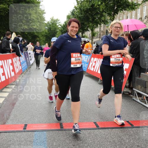 14.06.2026 - REWE Women's Run Strokosch-Dieckow http://msf.ph/oto/9776379 14.06.2026 11:06:35 Ziel 5071, 5075, 5076, 5134, 5222, 5283, 5382, 5441, 5480, 5491, 5501, 5541, 5574, 5829, 6024, 6067 meine-sportfotos.de