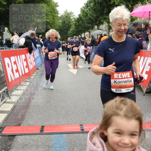 14.06.2026 - REWE Women's Run Strokosch-Dieckow http://msf.ph/oto/9776384 14.06.2026 11:06:04 Ziel 5072, 5149, 5200, 5221, 5227, 5354, 5378, 5517, 5580, 5699, 5705, 5710, 5881, 5887, 5903, 5923 meine-sportfotos.de