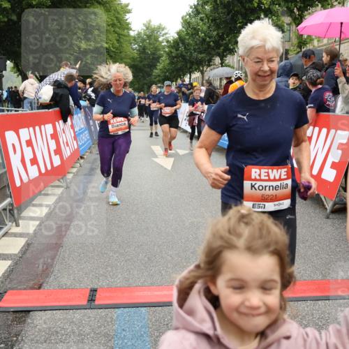 14.06.2026 - REWE Women's Run Strokosch-Dieckow http://msf.ph/oto/9776390 14.06.2026 11:06:04 Ziel 5072, 5149, 5200, 5221, 5227, 5354, 5378, 5517, 5580, 5699, 5705, 5710, 5881, 5887, 5903, 5923 meine-sportfotos.de